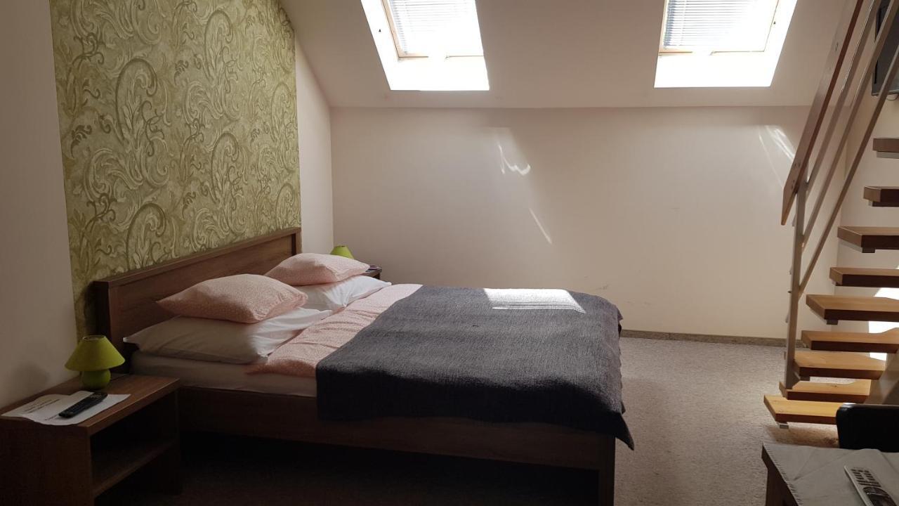 Végvár Delux apartman Gyula Extérieur photo